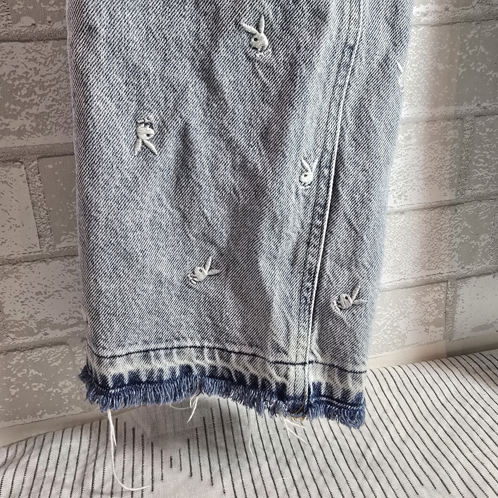 Playboy by Pacsun Raining Bunnies 90’s Boyfriend Drop Hem Light Wash Jeans 28 - Picture 7 of 12